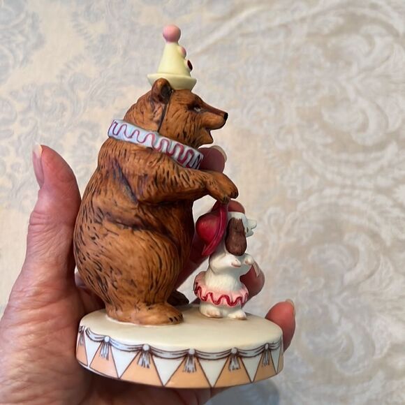 Vintage 1983 Wallace Berrie Circus Royale #9611 Bear with Dog EVC - Picture 9 of 12